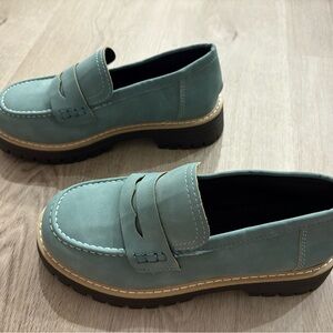 NWOT Stylish women’s chunky loafers